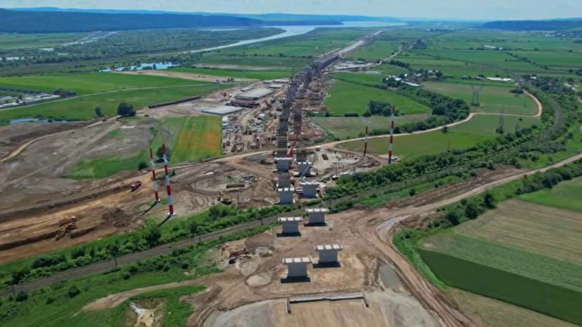 FOTO Provocare monumentală pentru Umbrărescu pe Autostrada Moldovei A7: Finalizarea în două luni și jumătate a 22 de kilometri