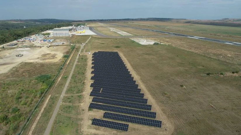 Nou parc fotovoltaic cu stocare la Aeroportul Iași. Contract câștigat de STRABAG