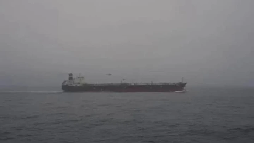 VIDEO Flota fantomă rusească - Un nou petrolier a fost capturat în Atlantic de Franţa