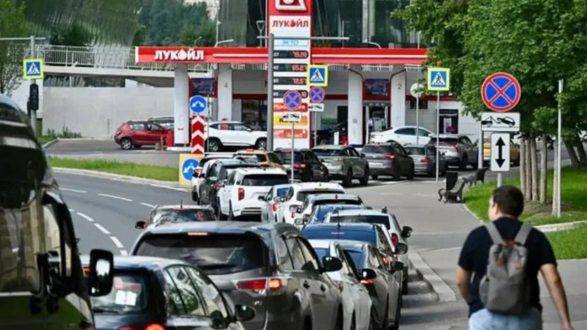 Vânzările de benzină către persoanele fizice au fost suspendate în orașul Novorossiisk, ca urmare a atacurilor ucrainene asupra rafinăriilor rusești