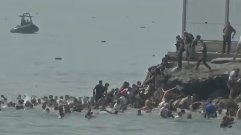 Mai multe state europene cer excluderea Spaniei din Schengen după ce 60.000 de migranți au intrat în exclava Ceuta din nordul Africii. Premierului Sanchez i se impută că prin politicile sale a încurajat acest fenomen