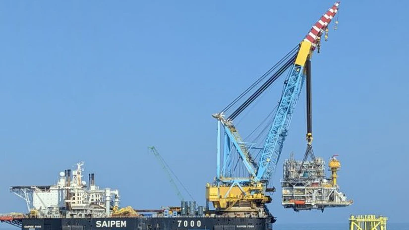 Etapă crucială pentru proiectul Neptun Deep: platforma offshore de producție a gazelor a fost instalată în Marea Neagră FOTO