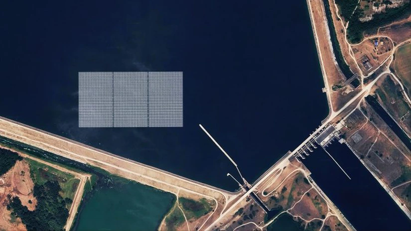 A început construcția celui mai complex proiect cu panouri fotovoltaice puse pe apă din Europa, la Ipotești, în Olt FOTO 