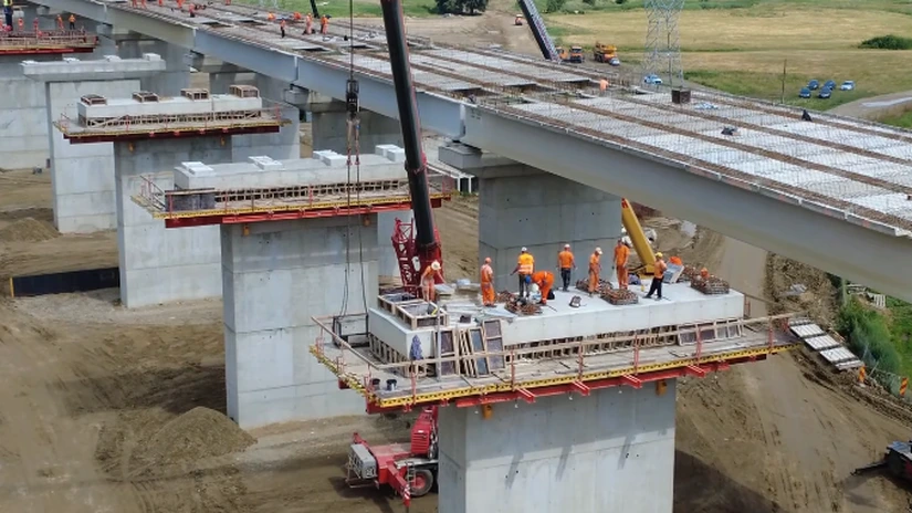 VIDEO Autostrada Moldovei A7: Umbrărescu a mobilizat 1.900 de muncitori pe tronsonul Adjud - Bacău. Când va fi gata