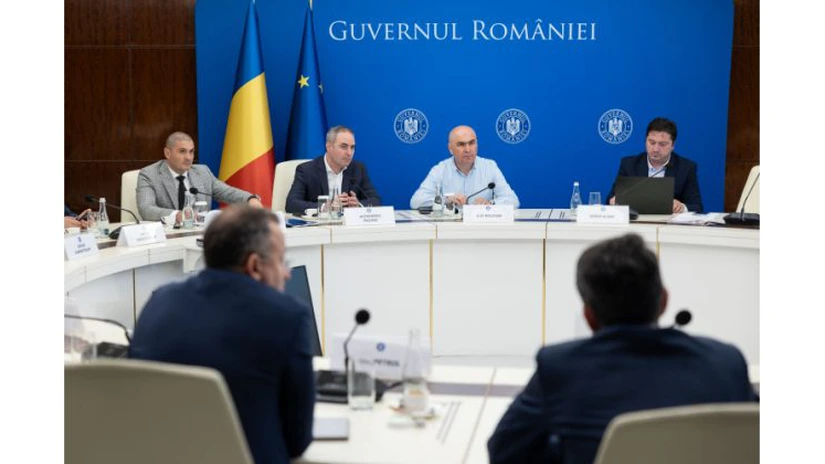 Bolojan: Nu vor fi probleme în aprovizionarea cu carburanți în următoarele două săpămâni. Rompetrol, care se aprovizionează din Kazahstan, caută variante alternative de transport a țițeiului