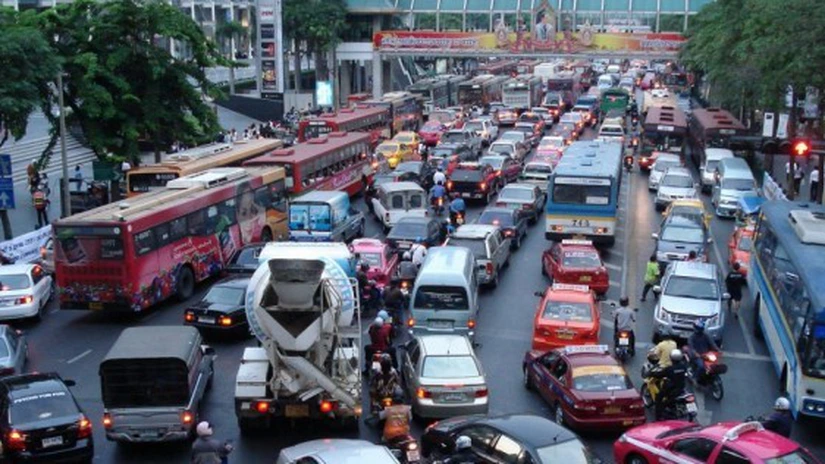 Marea Britanie - Noul premier promite că ieftineşte preţul biletelor de autobuz
