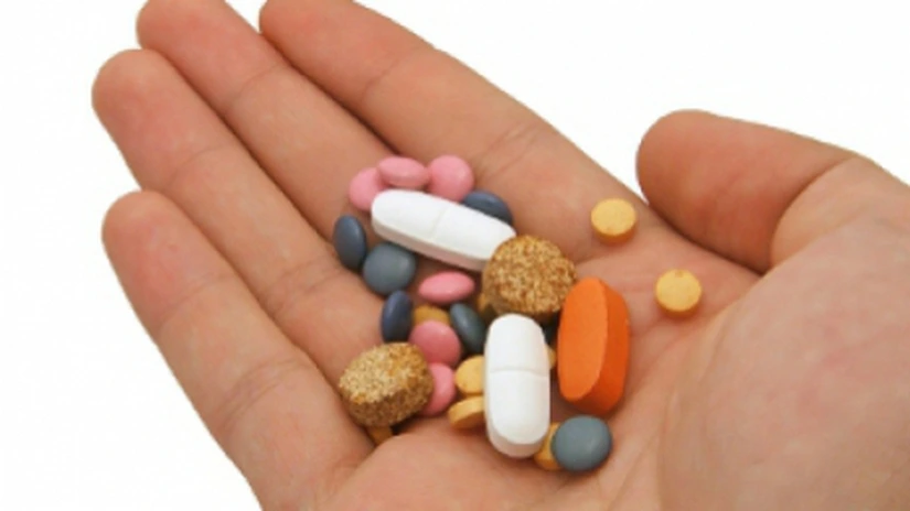 Trump anunţă taxe vamale de 100% pentru medicamentele generice, din august 2028