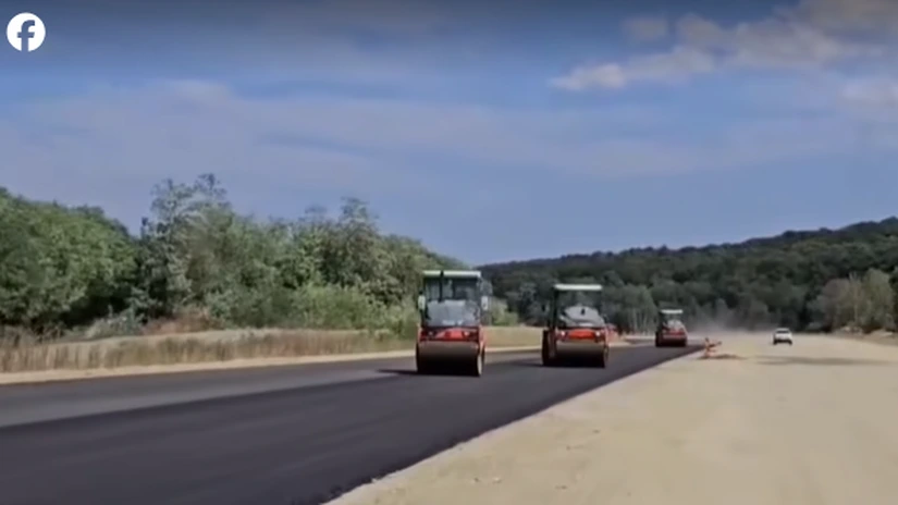 VIDEO Autostrada A1 Lugoj - Deva: UMB așterne asfalt pe primii kilometri ai secțiunii tunelurilor
