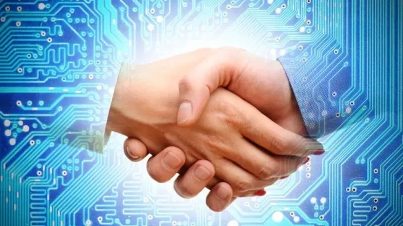 ANALIZĂ O industrie cu zeci de mii de angajați se transformă radical. Brokerii de asigurări, în centrul noi revoluții din finanțe: Credite, pensii, asigurări, la comun. Vine valul de achiziții?