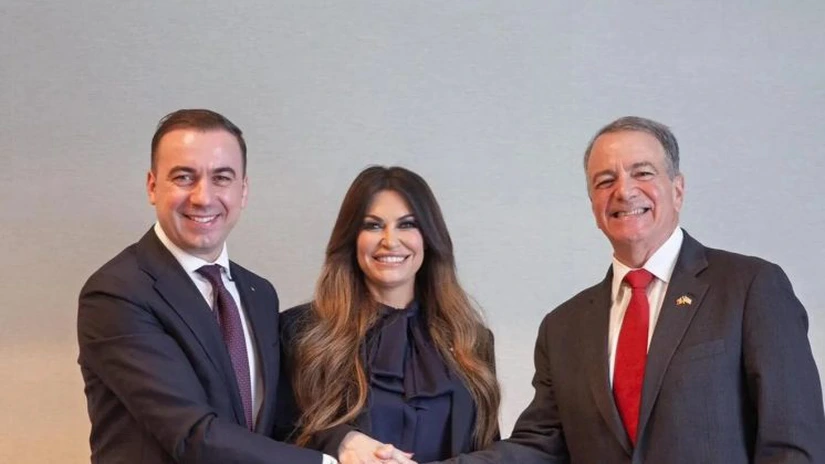 Ambasadoarea americană în Grecia Kimberly Guilfoyle s-a lăudat că SUA au fost implicate în demiterea Guvernului Bolojan. „Putem face asta oricărei țări dorim. Putem face asta și în Grecia” - WSJ