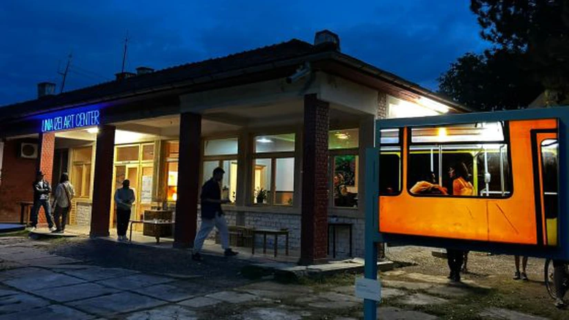 (FOTO) O fostă gară din Maramureș a fost transformată într-un centru de artă contemporană. Linia Izei · Art Center a fost inaugurat în localitatea Săcel