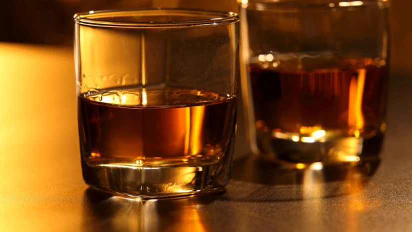 Trump promite să elimine taxele vamale pentru whiskeyul irlandez