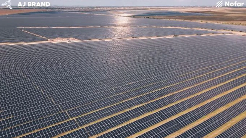 VIDEO Cum avansează lucrările la unul dintre cele mai mari parcuri fotovoltaice care se construiesc acum în România, aproape de București