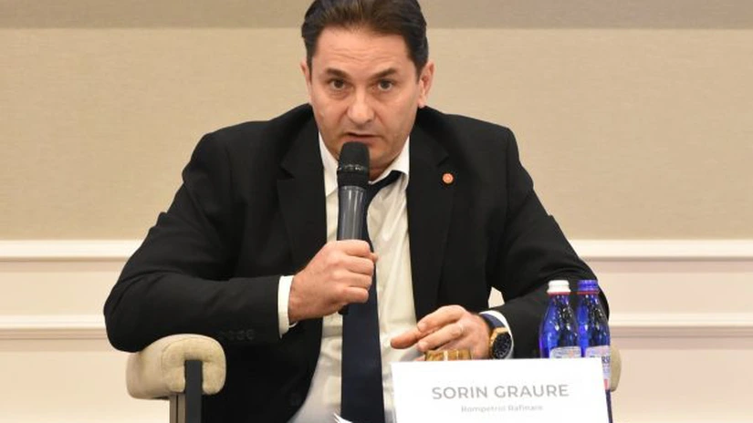 Petromidia și-a reorientat livrările de carburanți pe piața internă, în contextul crizei. Conducerea rafinăriei cere predictibilitate legislativă și dialog cu statul: “Nu putem să oprim războaiele din jur, dar putem să facem multe lucruri aici, la noi acasă”